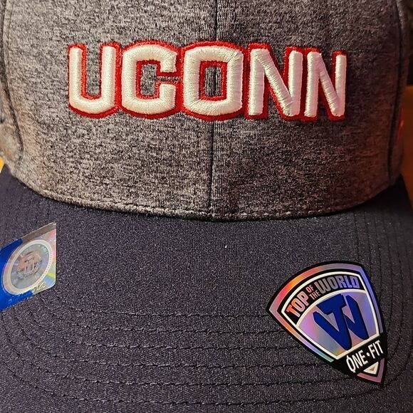 Top of the World UCONN Connecticut Huskies Stretchfit Hat - New - Picture 2 of 8